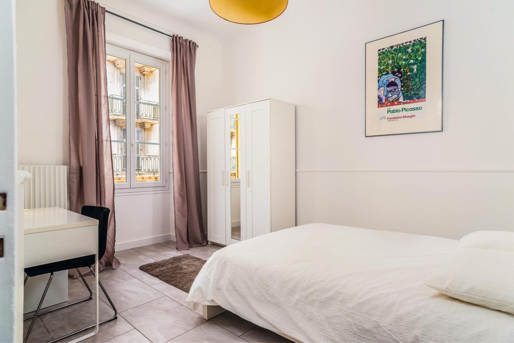 Modern 2-Bedroom City Center Apartment Ницца Экстерьер фото