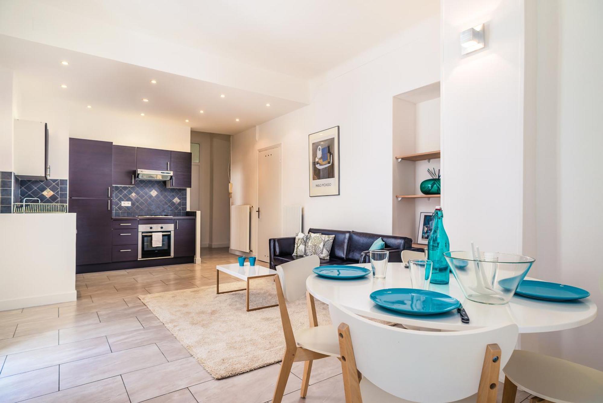 Modern 2-Bedroom City Center Apartment Ницца Экстерьер фото